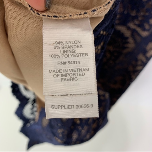 Elegant Lace Dress in navy, size 10 - Picture 7 of 8